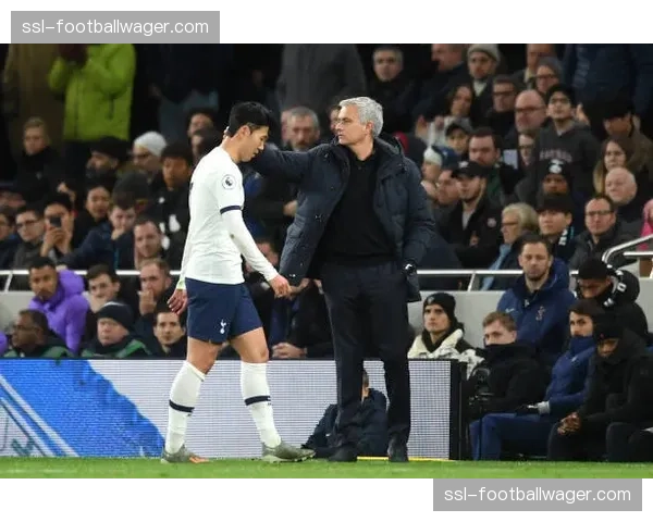 镜头捕捉：尼斯主帅因抗议判罚被出示红牌请上看台