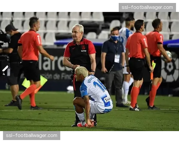 莱万特vs巴列卡诺,比赛因球员受伤中断多次,节奏支离破碎